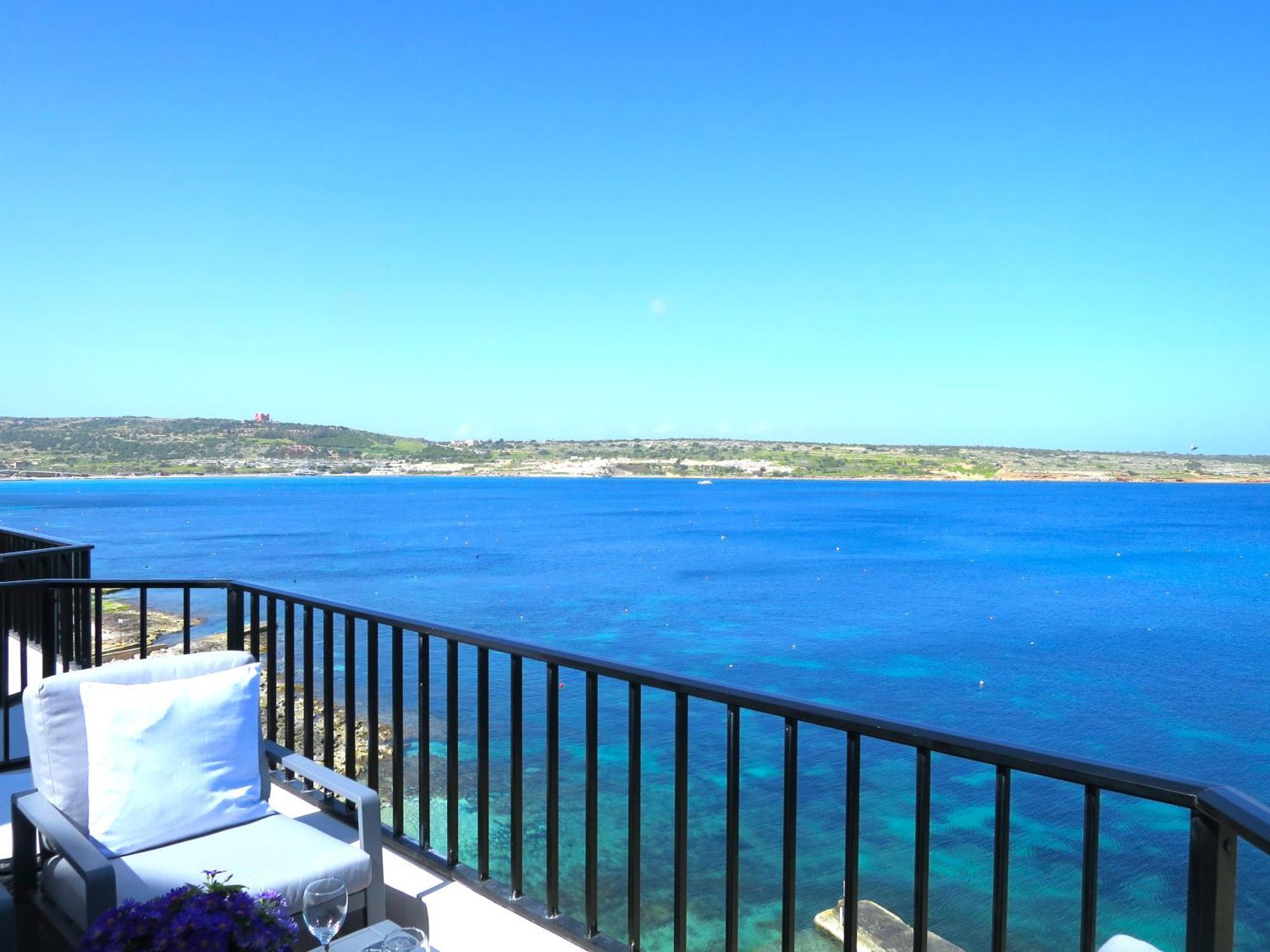 Seafront Apartment Terrace, Lounger & Panoramic Ocean Views Мелліха Екстер'єр фото