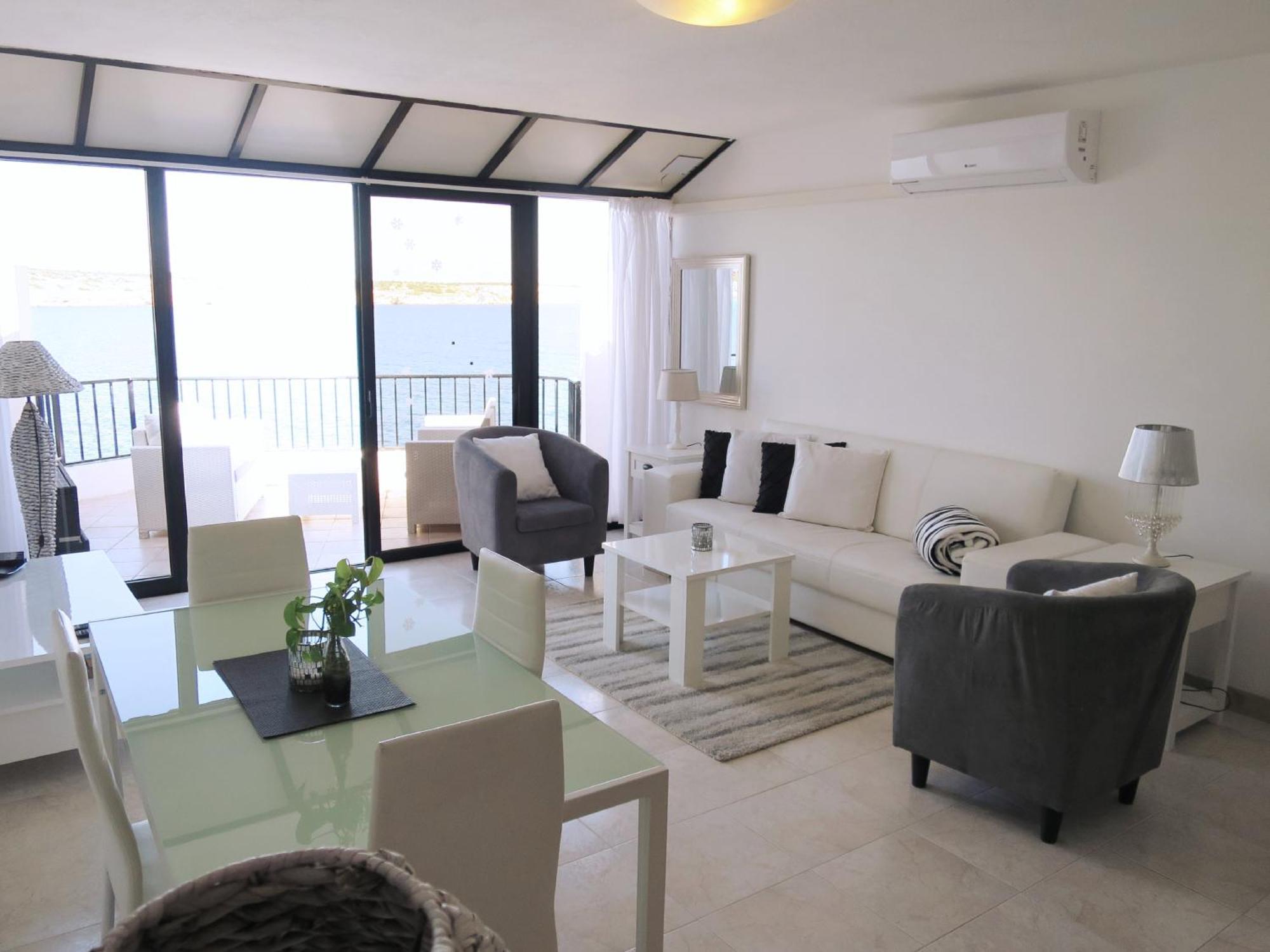 Seafront Apartment Terrace, Lounger & Panoramic Ocean Views Мелліха Екстер'єр фото