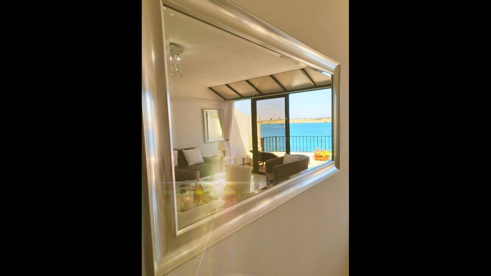 Seafront Apartment Terrace, Lounger & Panoramic Ocean Views Мелліха Номер фото