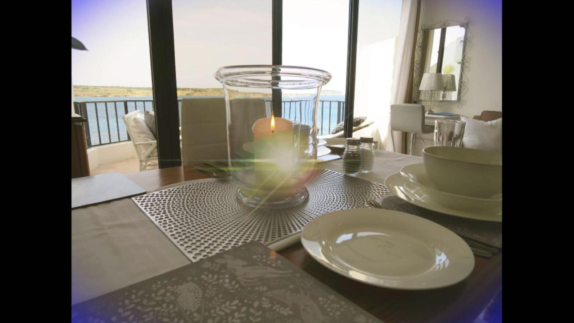 Seafront Apartment Terrace, Lounger & Panoramic Ocean Views Мелліха Номер фото