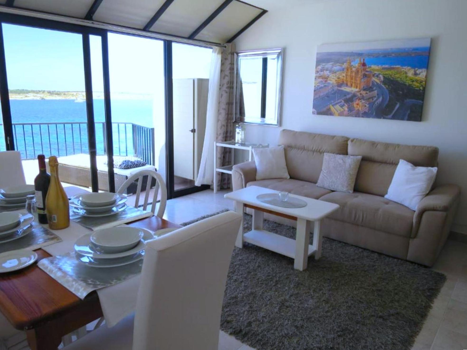 Seafront Apartment Terrace, Lounger & Panoramic Ocean Views Мелліха Номер фото