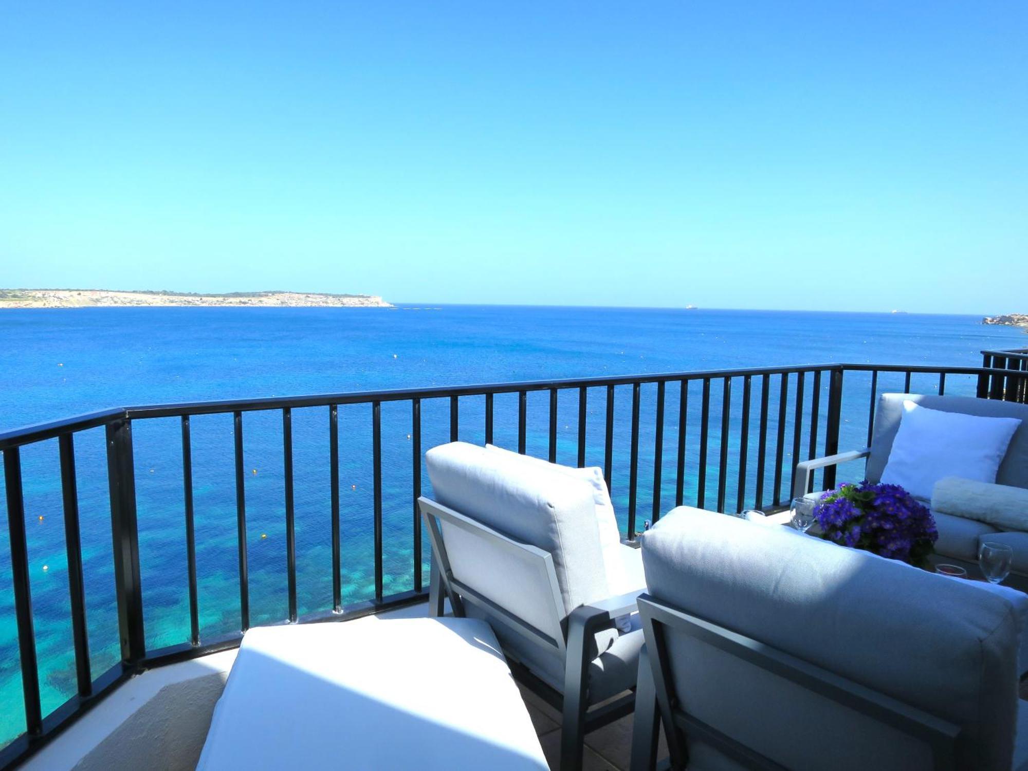 Seafront Apartment Terrace, Lounger & Panoramic Ocean Views Мелліха Екстер'єр фото