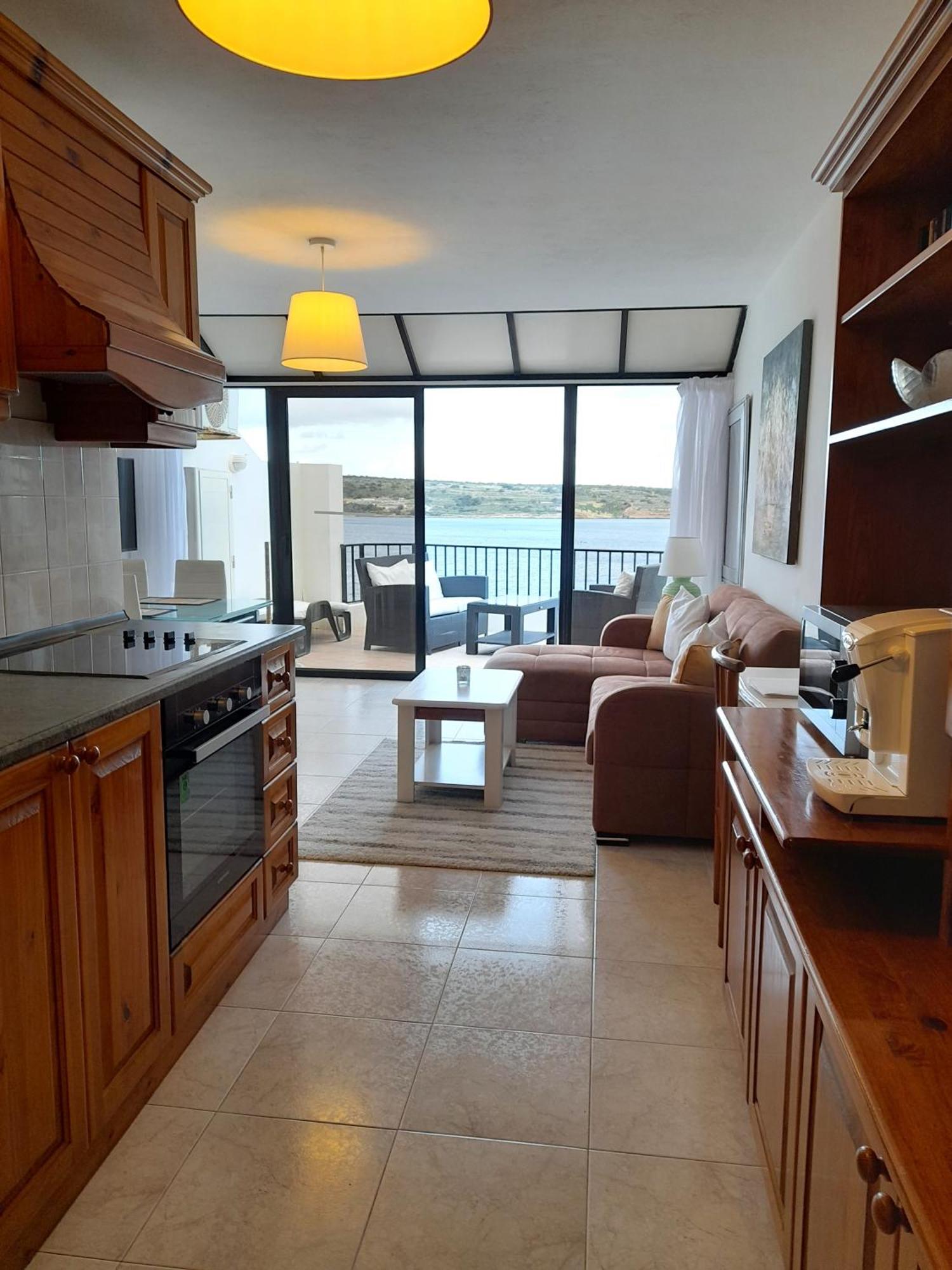 Seafront Apartment Terrace, Lounger & Panoramic Ocean Views Мелліха Номер фото