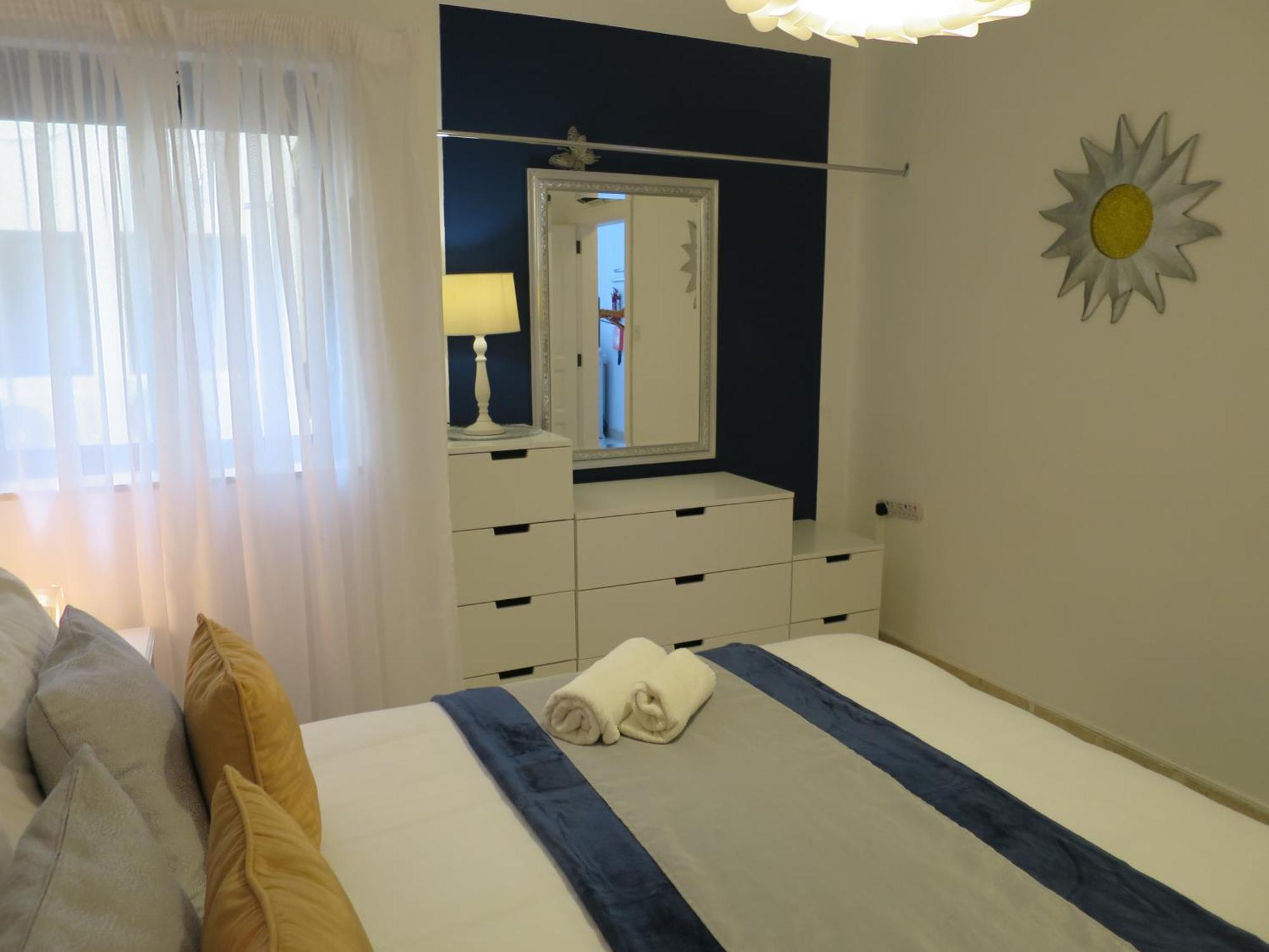 Seafront Apartment Terrace, Lounger & Panoramic Ocean Views Мелліха Номер фото