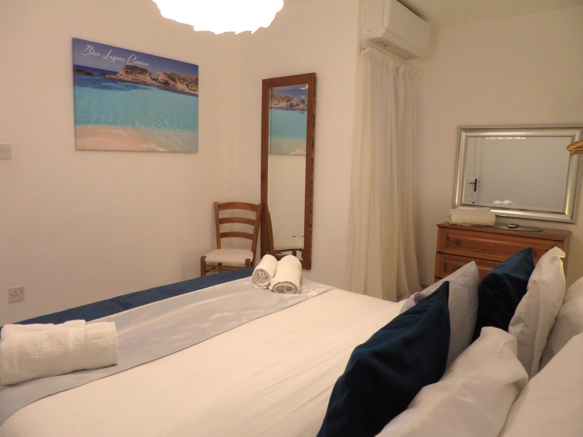 Seafront Apartment Terrace, Lounger & Panoramic Ocean Views Мелліха Номер фото