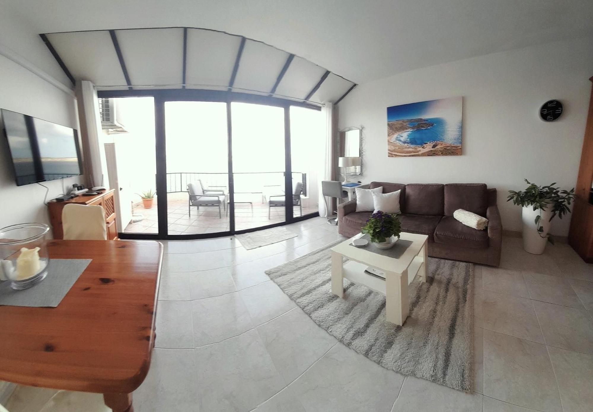 Seafront Apartment Terrace, Lounger & Panoramic Ocean Views Мелліха Номер фото