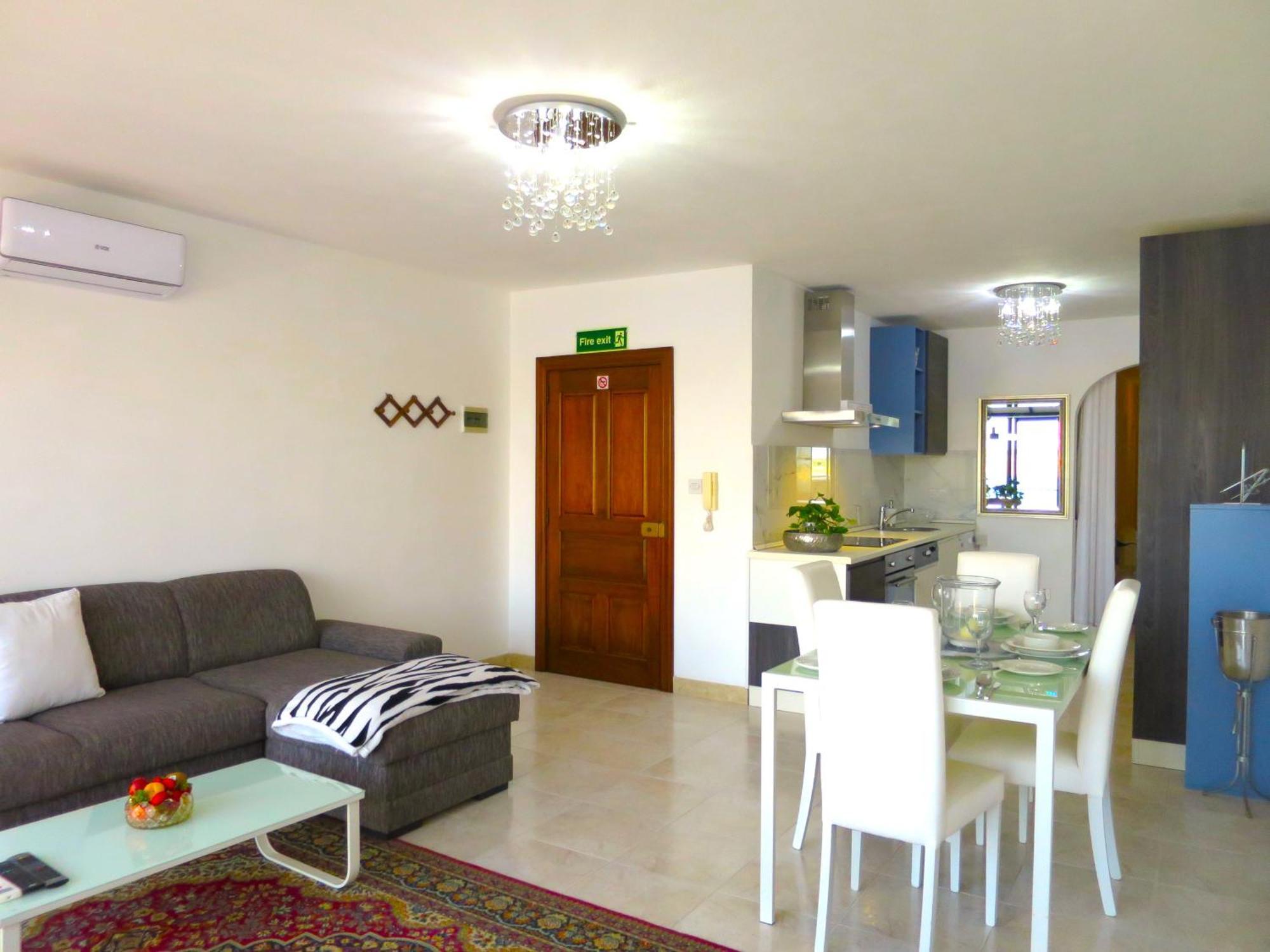 Seafront Apartment Terrace, Lounger & Panoramic Ocean Views Мелліха Екстер'єр фото