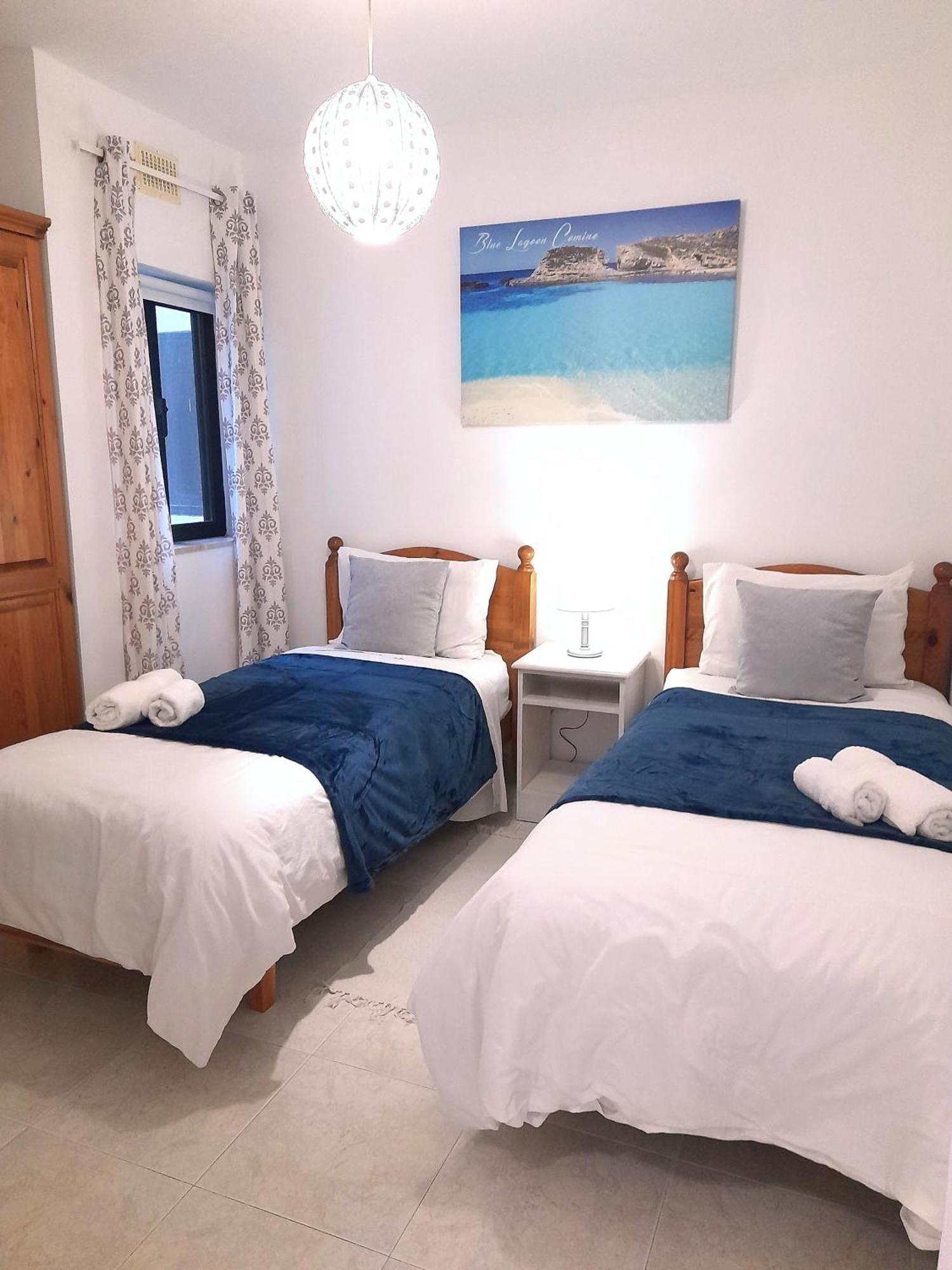 Seafront Apartment Terrace, Lounger & Panoramic Ocean Views Мелліха Екстер'єр фото
