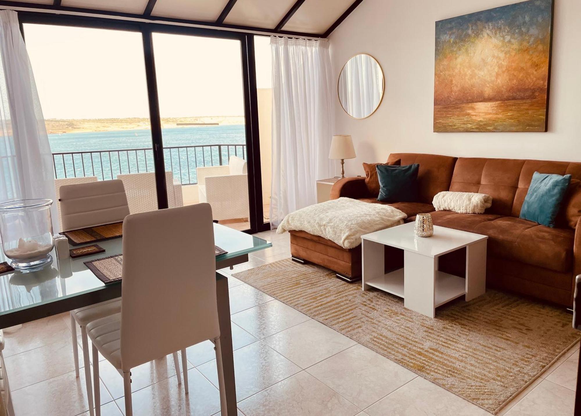 Seafront Apartment Terrace, Lounger & Panoramic Ocean Views Мелліха Екстер'єр фото