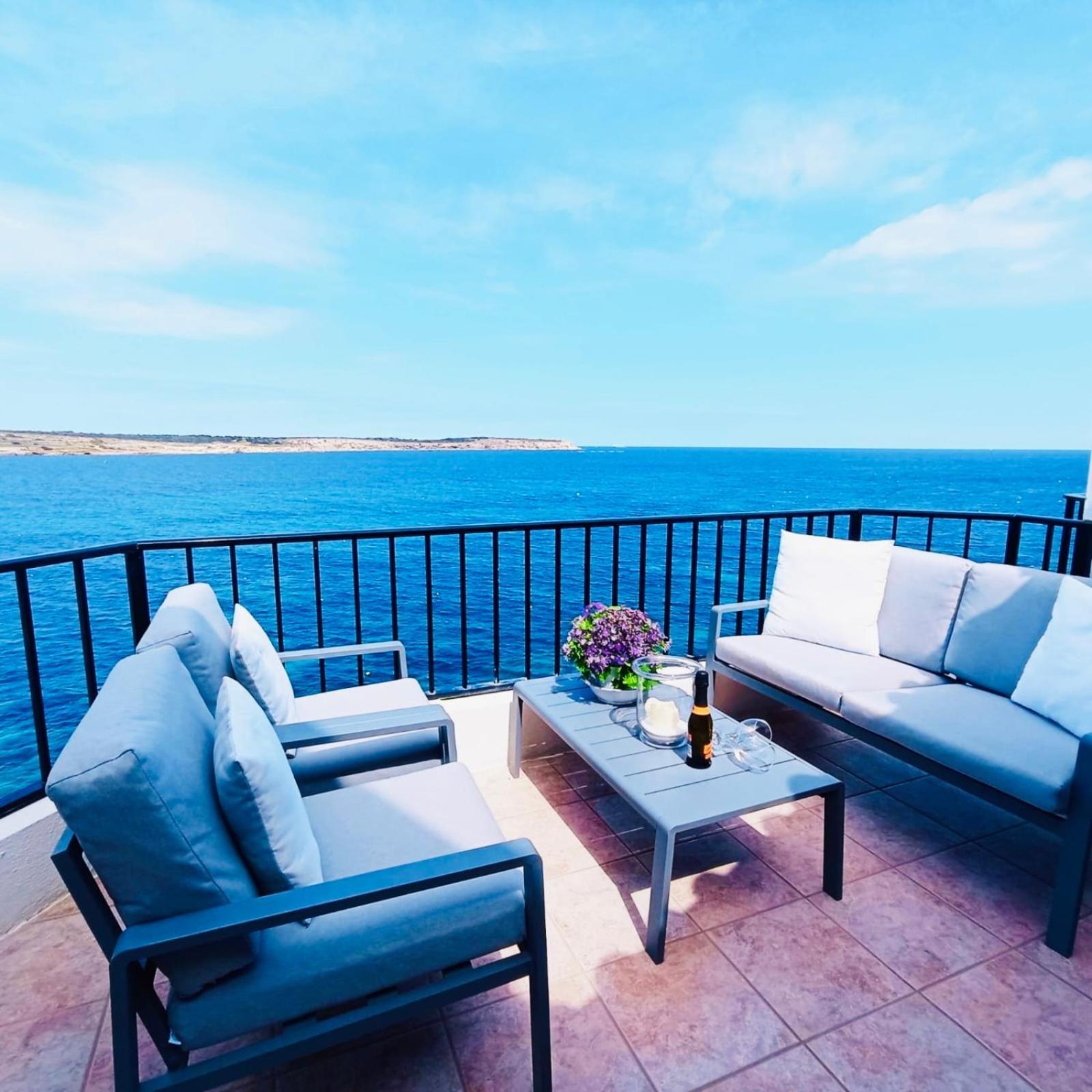 Seafront Apartment Terrace, Lounger & Panoramic Ocean Views Мелліха Екстер'єр фото